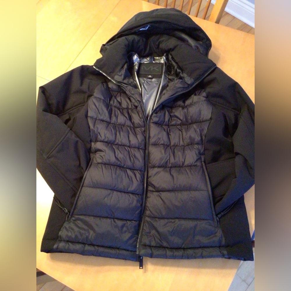 Selling because it is too small